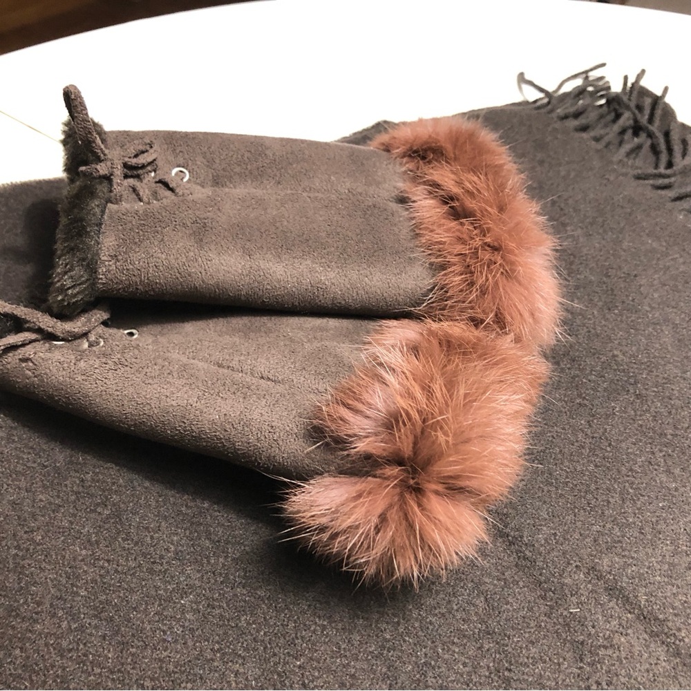 Brown Suede Gloves with Fur Trim